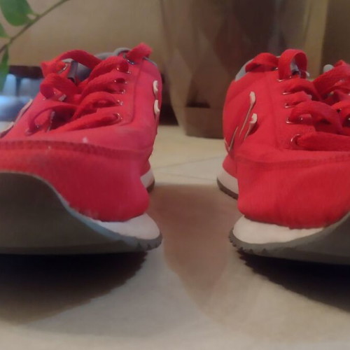 New Balance men's athletic sneakers used, size 41.5, red and white