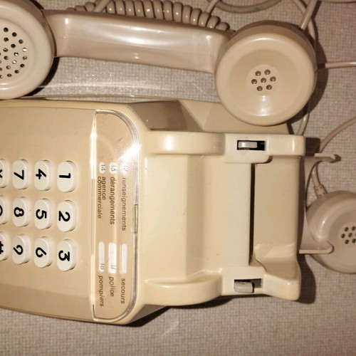 Retro telephone device with gossip used