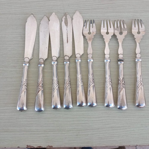 Silver-plated cutlery set used, 4 forks 18 cm and 5 knives 19.5 cm WMFN Nouvean