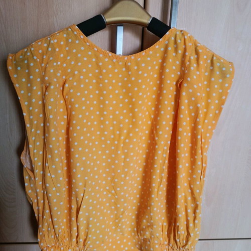 Women’s top like new size small with elastic hem