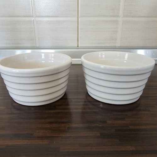 Ramekins and tart pan set like new, 10 ramekins and 1 tart pan