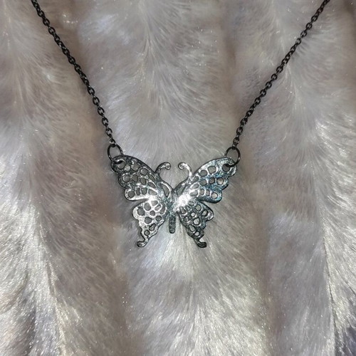 Butterfly women's necklace like new, silver set of 3 pieces