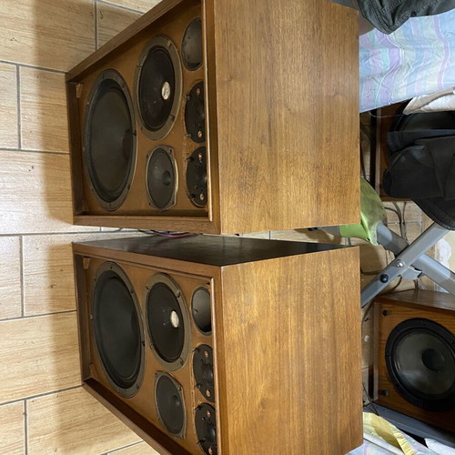 Sansui SP-1500 vintage speakers used, 3-way 5-speaker system