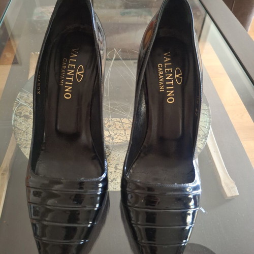 Valentino Garavani pumps size 39, black
