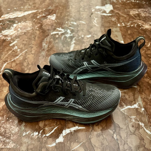Asics Megablast running shoes size 38, black