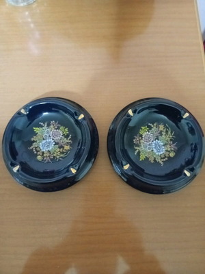 Pair of antique ceramic vintage ashtrays with 24 karat gold
