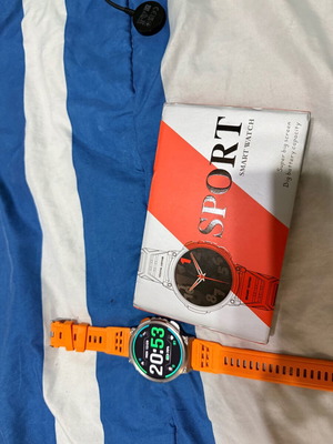 Smartwatch like new with large dial, compatible with all phones