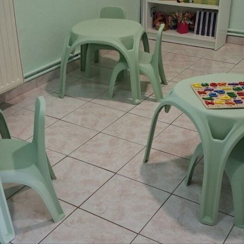 Complete tutoring equipment like new, whiteboards, blinds, children's furniture