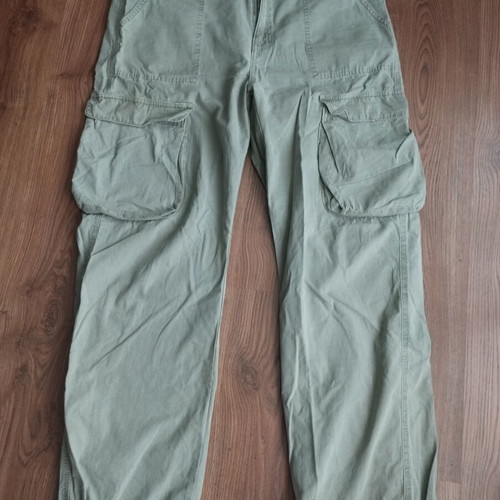 Pull and Bear women's cargo pants new, green, size 42