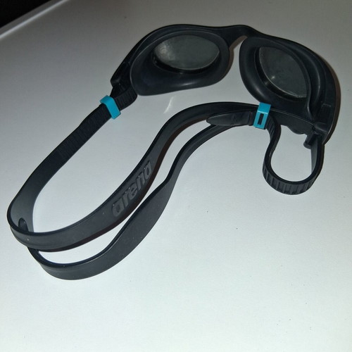Arena swimming goggles like new