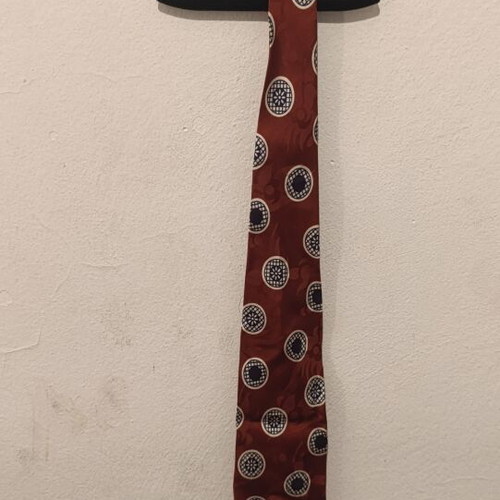 Silk tie red with geometric circular patterns like new