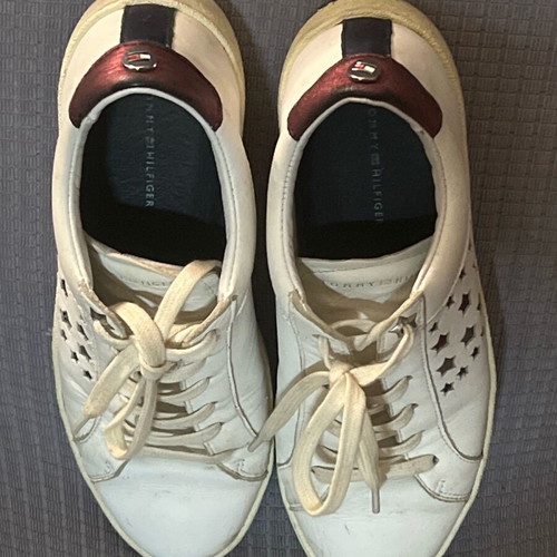 Tommy Hilfiger sneakers size 38 like new, white athletic shoes