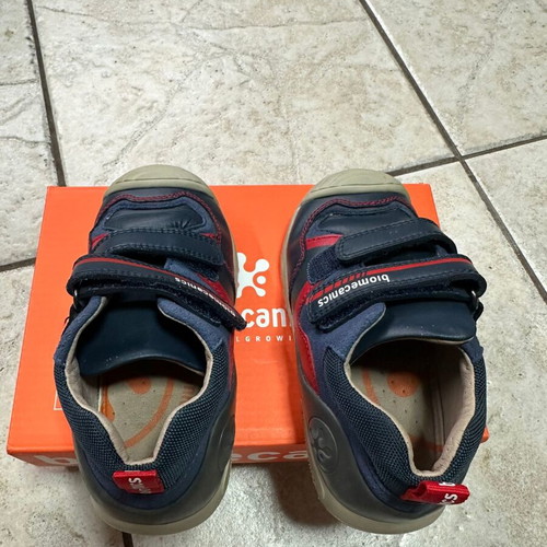 Biomecanics size 24 leather athletic shoes like new, blue and red