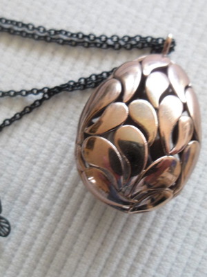 Κολιέ μακρύ καινούργιο με διπλή μαύρη αλυσίδα και χρυσαφί παντατίφ