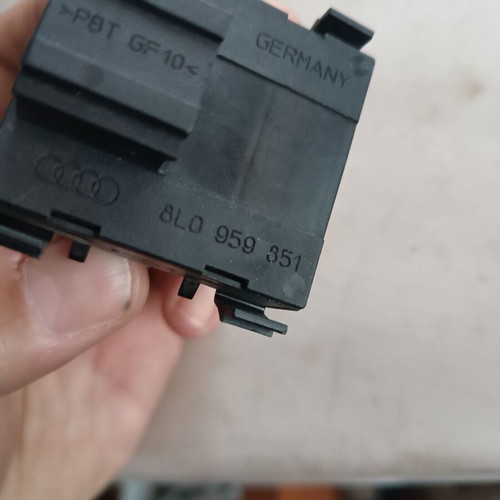 Διακόπτης παραθύρων για Audi A3 '96-'03 κωδικός 8L0959851 σαν καινούργιο