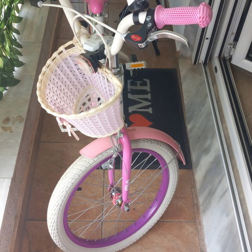 Chipmunk Kids Bicycle like new with training wheels and basket