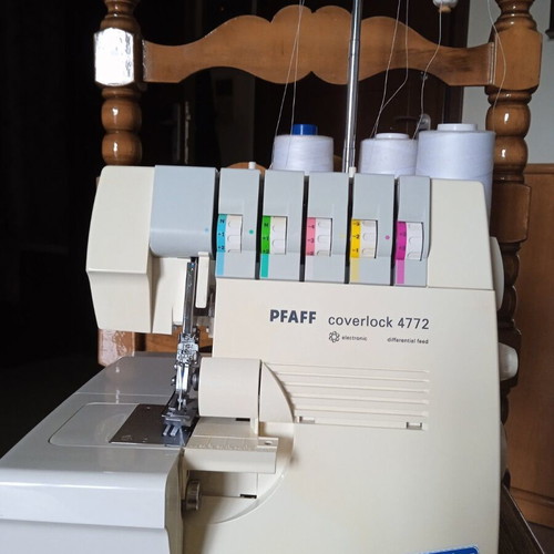 Pfaff Coverlock 4772 serger used in excellent condition