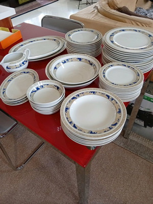 Porcelain dinnerware set new, 12-person, German