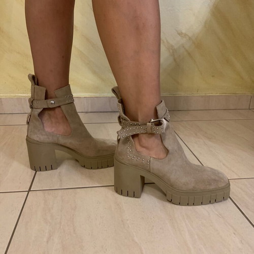 Carinii boots new, genuine leather, size 39
