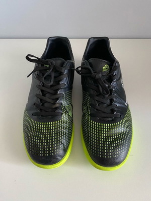 Admiral παπούτσια ποδοσφαίρου σαν καινούργια, μέγεθος 39, μαύρο και κίτρινο-πράσινο