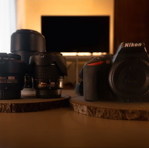 Nikon d3500 + (18-55mm + 70-300mm + 35mm f1.8 + φωτογραφική τσάντα Case Logic).