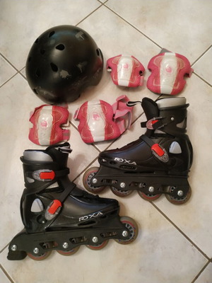Children's rollerblades used, adjustable size 32-36 with protective gear and helmet