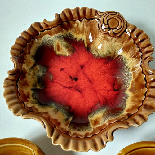 Ceramic set used with bowl and 2 ashtrays liquid lava style