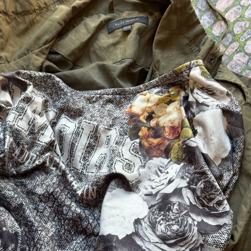 Set khaki trench coat and black blouse used