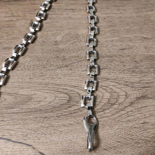 Chain style belt in excellent condition