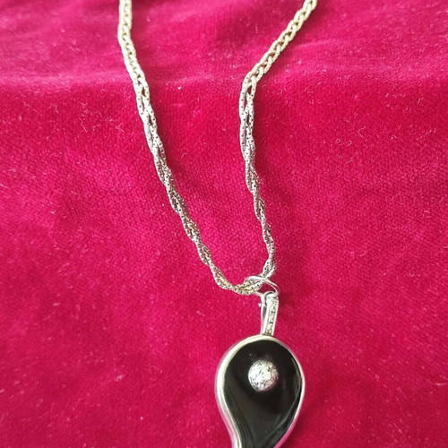 Silver 925 necklace with yin-yang teardrop pendant