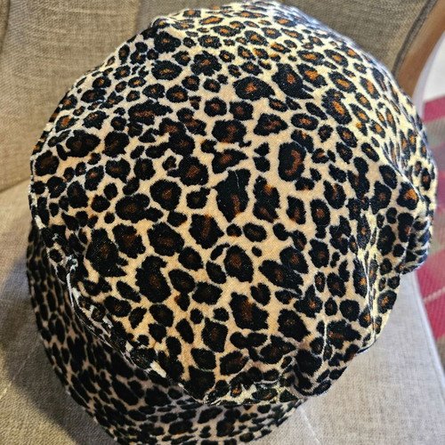 Leopard hat like new, size S and M, bought in Paris