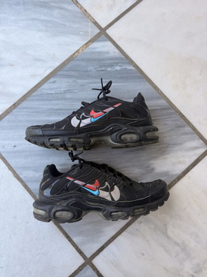 Nike Air Max Plus sneakers, size 44, black