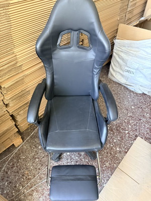 Office chair in black PU leather with footrest