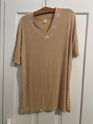 Vintage V neck top with sequin detail, size L, like new
