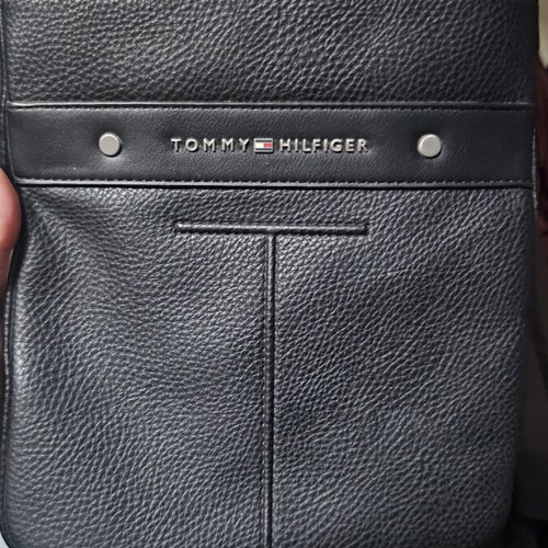 Tommy Hilfiger shoulder bag like new, black