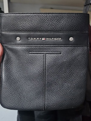 Tommy Hilfiger τσαντάκι ώμου σαν καινούργιο, μαύρο