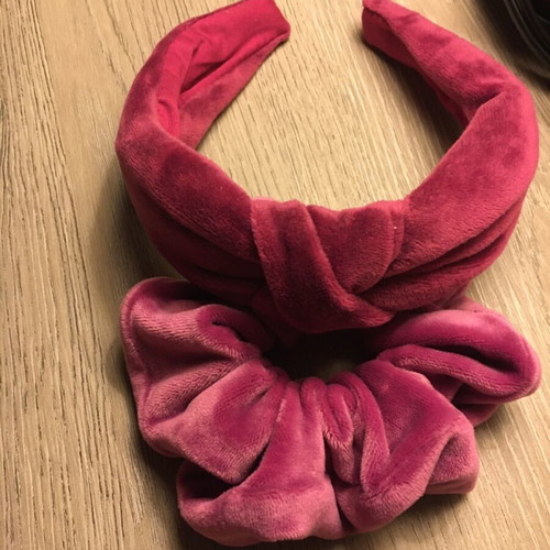 Velvet headband and scrunchie set like new, burgundy