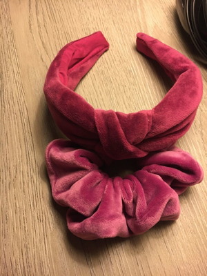 Velvet headband and scrunchie set like new, burgundy