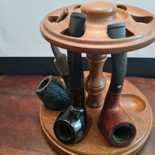 Smoking pipe set used with three pipes and wooden stand