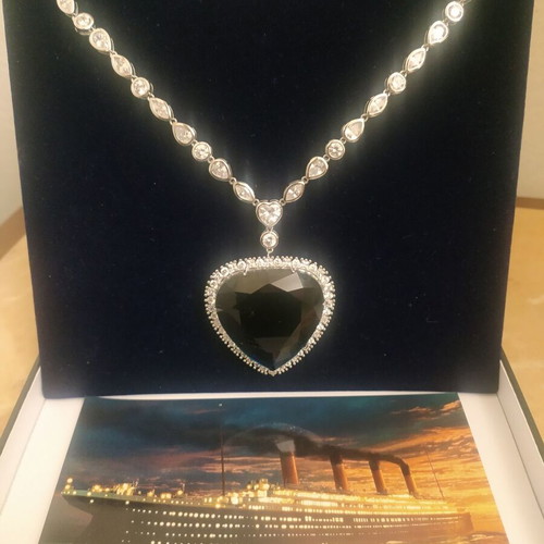 THE JEWEL OF THE TITANIC (THE HEART OF THE OCEAN)