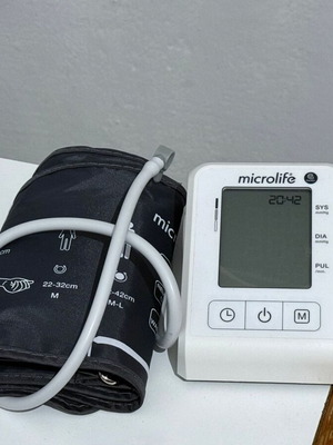 Апарат за кръвно Microlife BP P1 Classic като нов