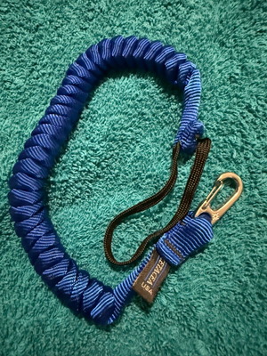 Tether elastic general use keychain like new, blue
