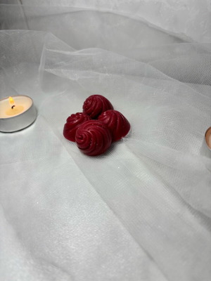 Wax melts like new, strawberry scent