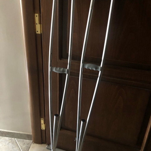 Crutches like new, used a few days