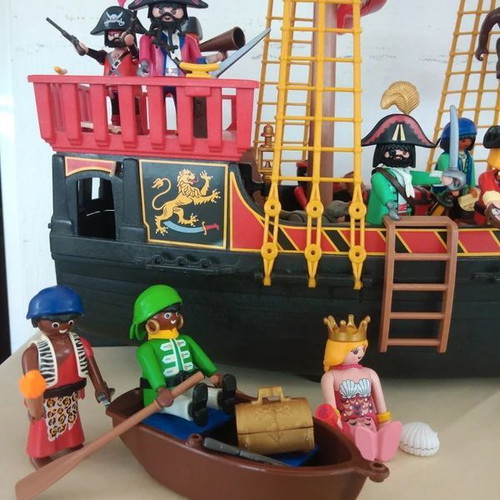 Playmobil Pirate Ship set 4424 with 13 figures and Kraken