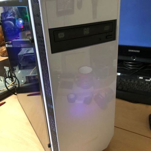 Computer like new with excellent condition and performance