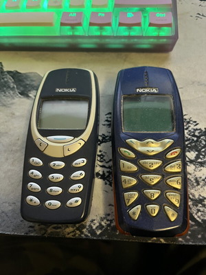 Nokia 3310 and Nokia 3410 vintage mobile phones used, for collection or spare parts