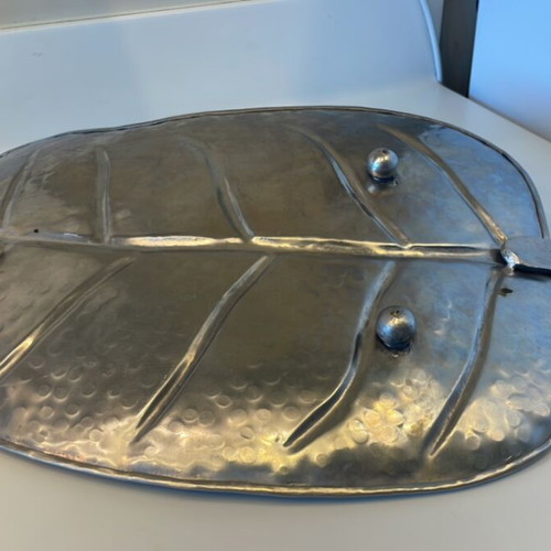 Metal decorative leaf-shaped tray used 51x29 cm