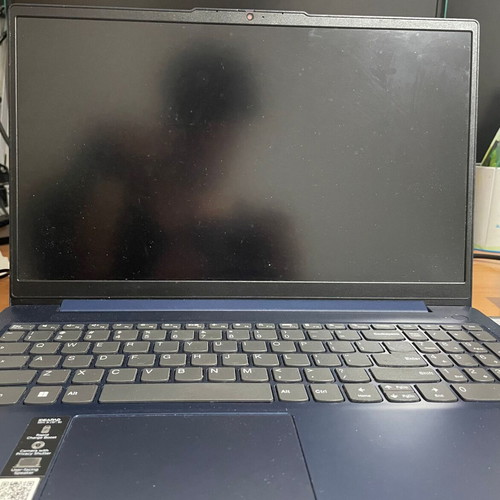 Lenovo IdeaPad Slim 3i 15IAH8 like new, i5-12450H, 16GB DDR5, 512GB SSD