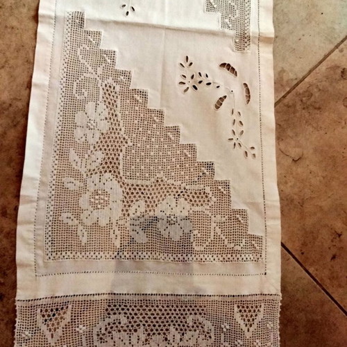 Handmade table runner with knitted corners and cutwork on frame, size 150x50